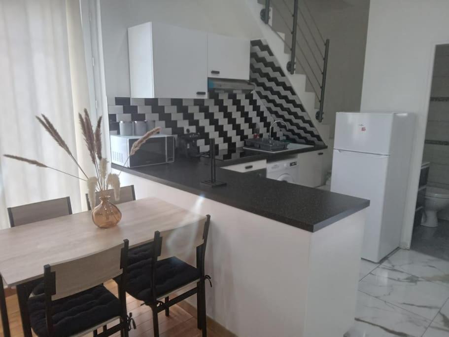 Joli Appartement De Vacances Écouen Kültér fotó