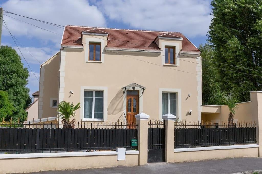Joli Appartement De Vacances Écouen Kültér fotó